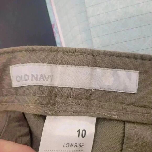 Old Navy Women's Khaki Green Cotton Low Rise Cuffed Shorts NEW - Picture 10 of 11